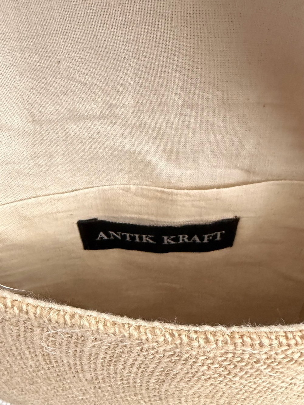 Antik Kraft Clutch is a bohemian-style crossbody bag - Picture 5 of 7